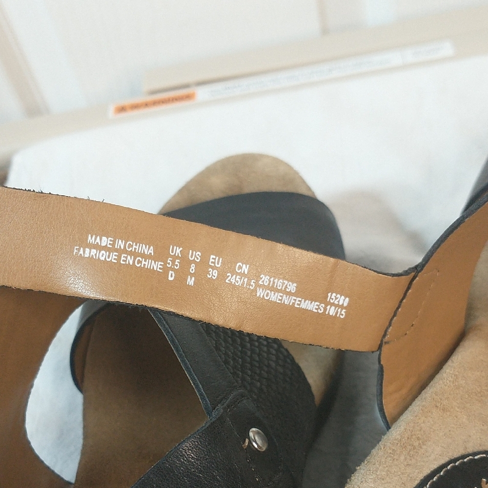 Clarks Artisan Black Leather Wedge Sandals SZ 8. Excellent Pre loved Condition. - Picture 9 of 10